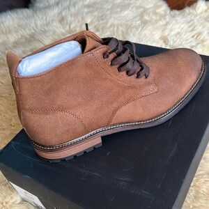 Banana Republic new in box man suede shoes/ boots